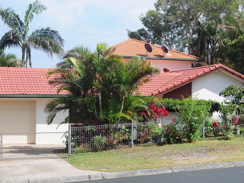 1 Southern Cross Parade, Sunrise Beach QLD 4567