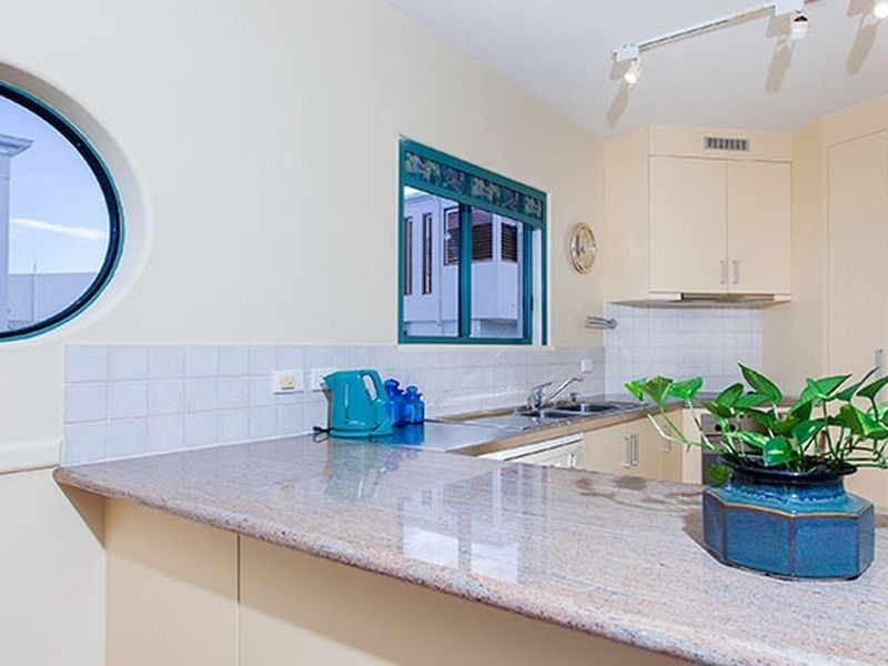 2/33 Tingira Crescent, Sunrise Beach QLD 4567