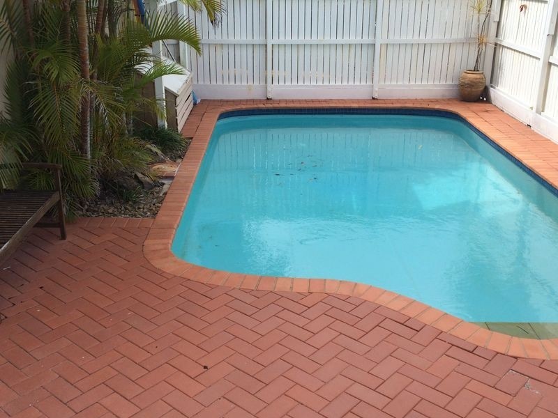 1/8 Crank Street, Sunshine Beach QLD 4567
