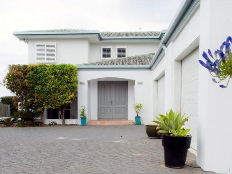 8 Tropicana Rise, Castaways Beach QLD 4567