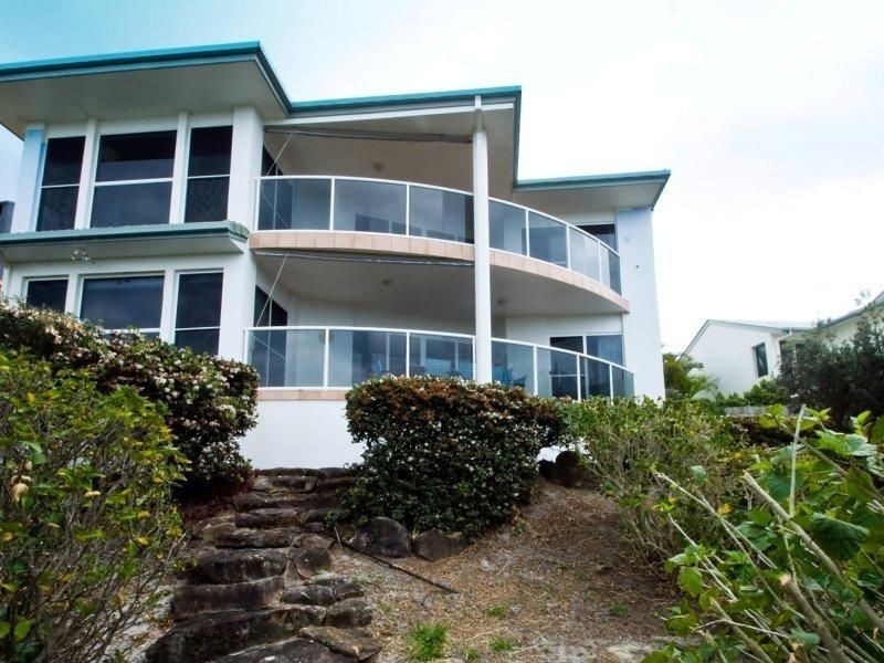 8 Tropicana Rise, Castaways Beach QLD 4567