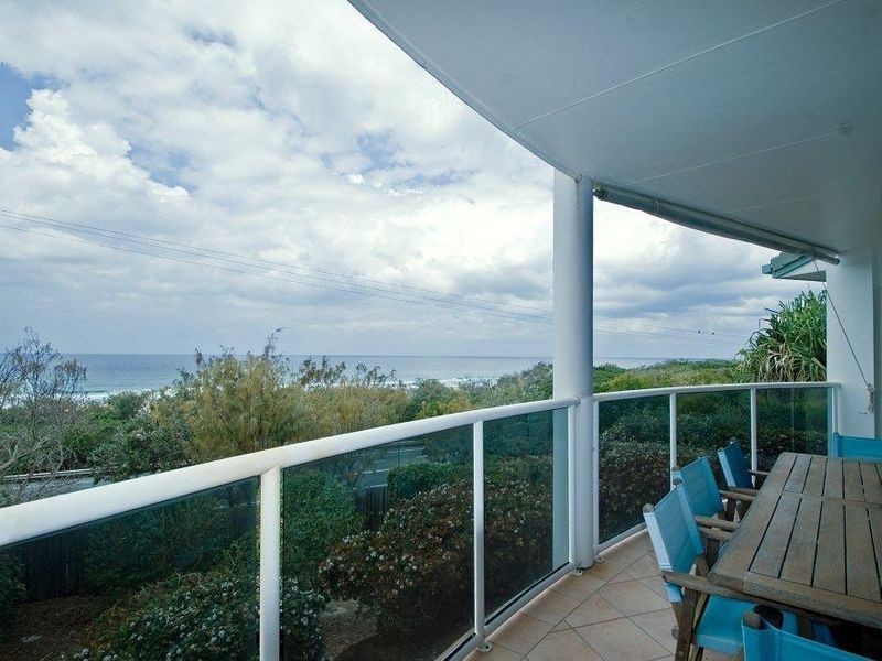 8 Tropicana Rise, Castaways Beach QLD 4567