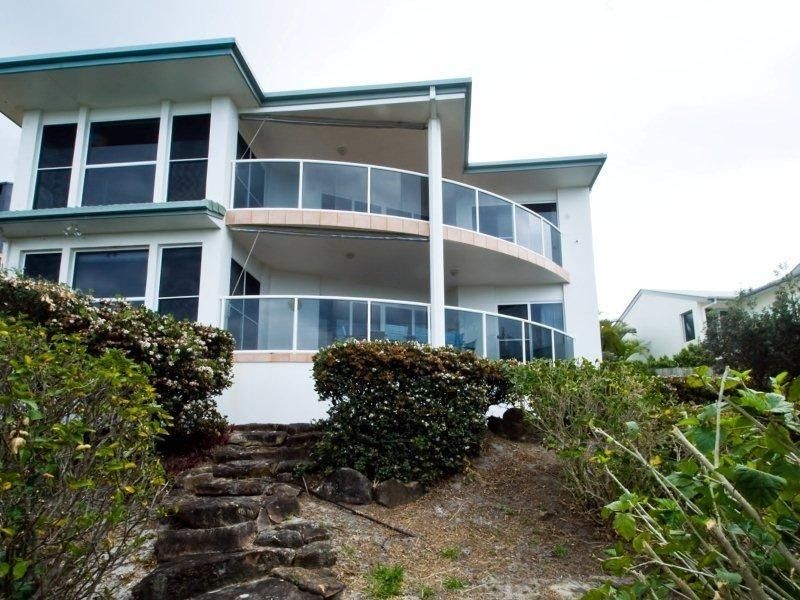 8 Tropicana Rise, Castaways Beach QLD 4567