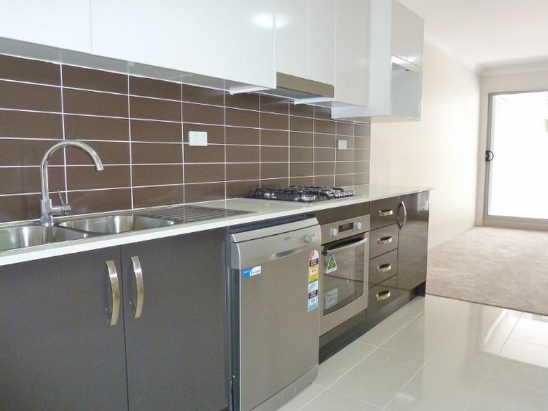 2/2-4 Porter St, Meadowbank NSW 2114