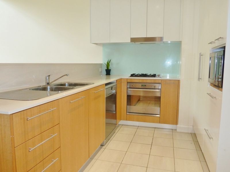 4 Rider Blvd, Rhodes NSW 2138