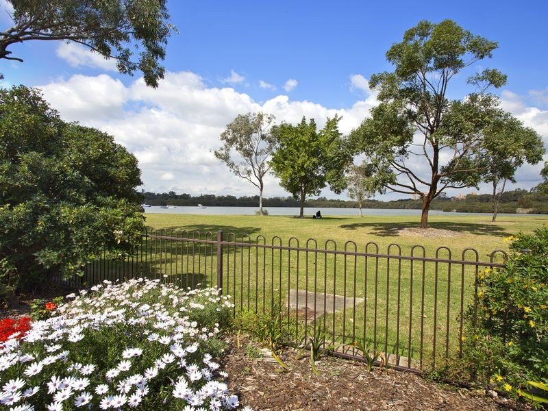 8/13 Llewellyn St, Rhodes NSW 2138