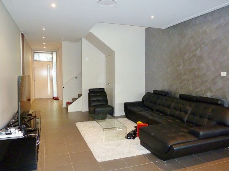 26 Broadoaks Street, Ermington NSW 2115