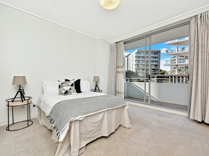 302/14 SHORELINE DRIVE, Rhodes NSW 2138