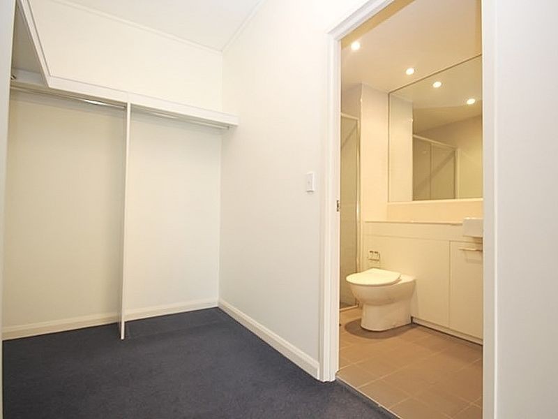 9 Lewis Ave, Rhodes NSW 2138