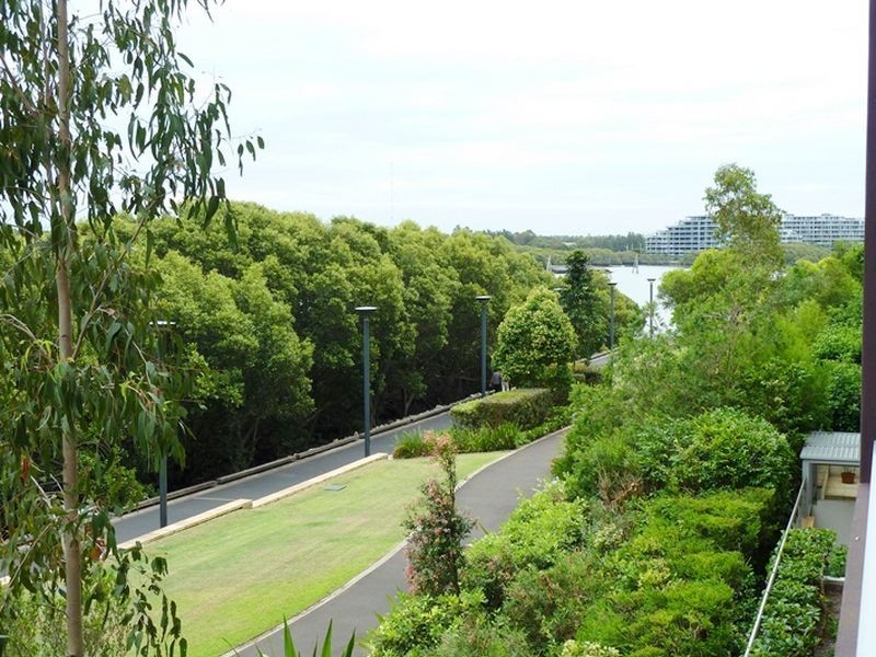 202/2 Shoreline Drive, Rhodes NSW 2138