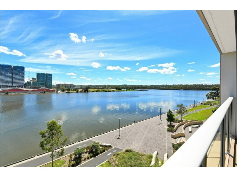 4 PEAKE AVENUE, Rhodes NSW 2138