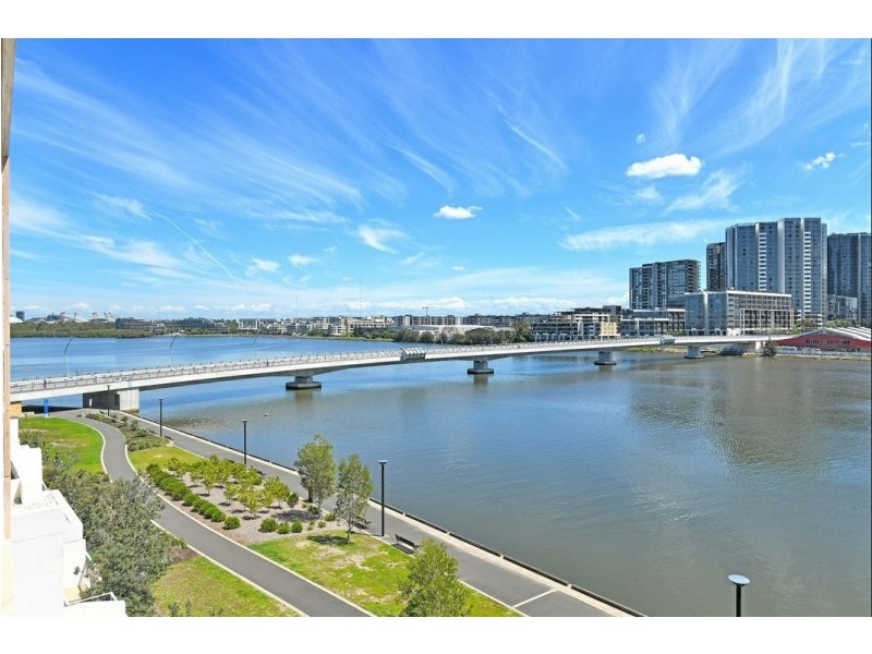 4 PEAKE AVENUE, Rhodes NSW 2138