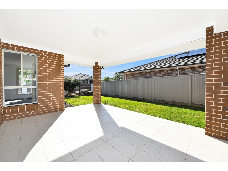 6 Illoura Way, Jordan Springs NSW 2747