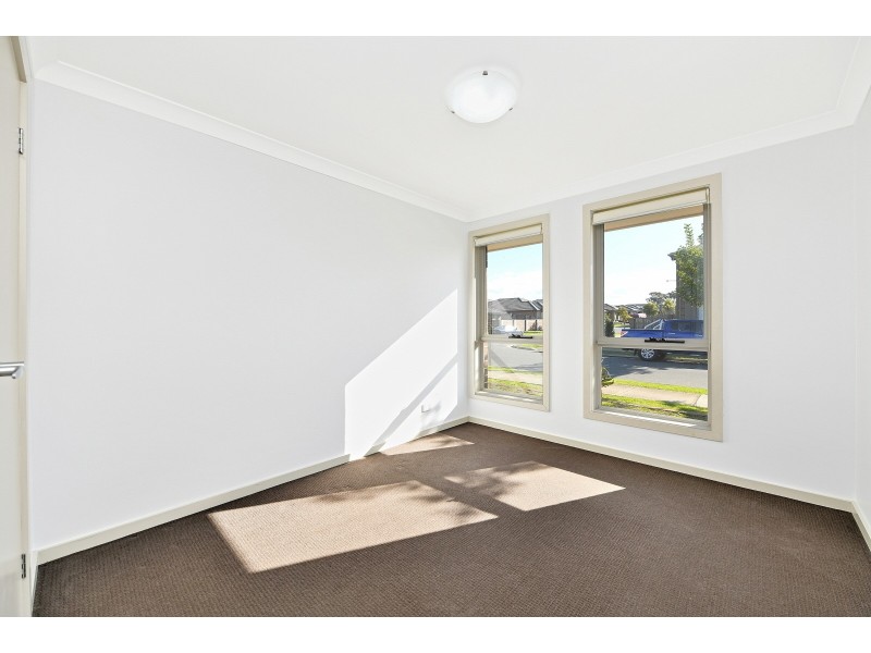 6 Illoura Way, Jordan Springs NSW 2747