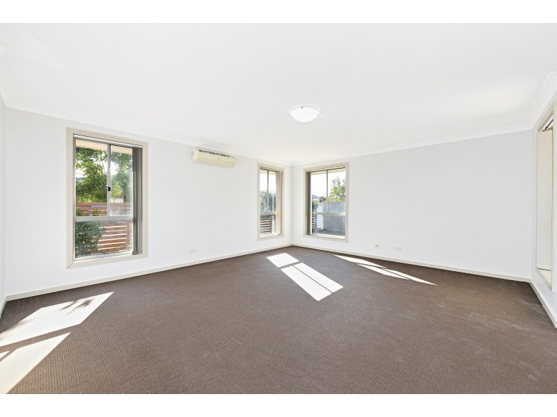 6 Illoura Way, Jordan Springs NSW 2747