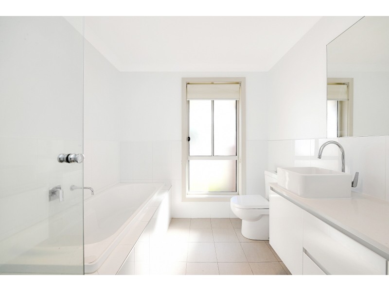 6 Illoura Way, Jordan Springs NSW 2747