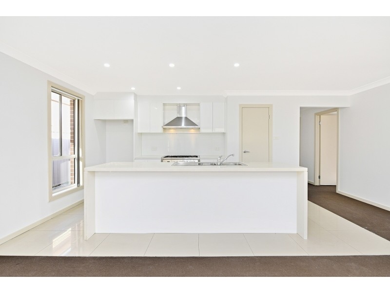 6 Illoura Way, Jordan Springs NSW 2747