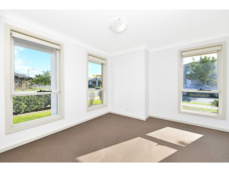 6 Illoura Way, Jordan Springs NSW 2747