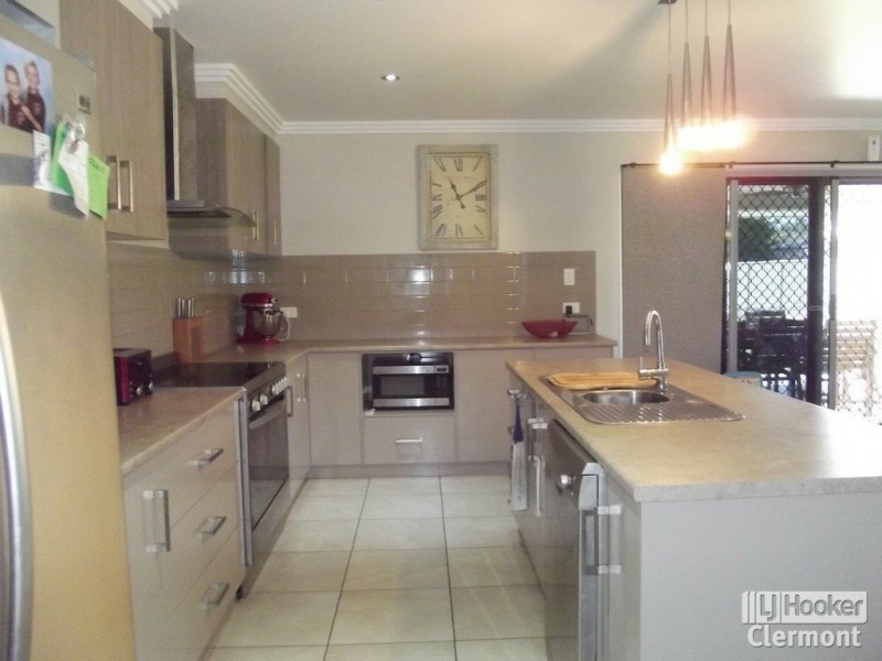 93 Burn Street, Capella QLD 4723