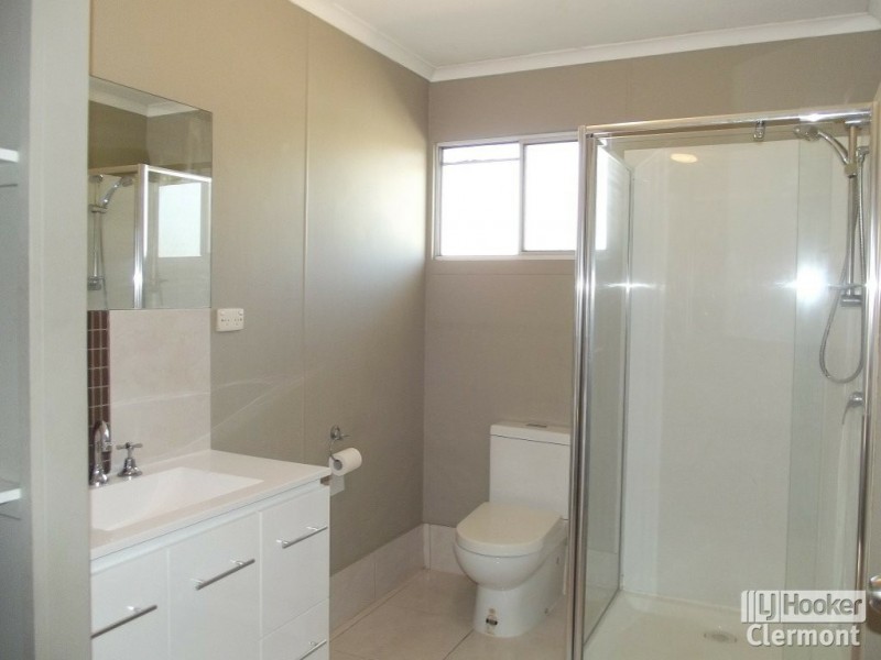 Unit 2/33 Tropic Street, Clermont QLD 4721