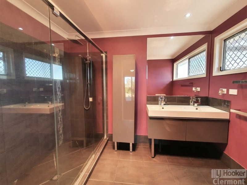 18 Nugget Lane, Clermont QLD 4721