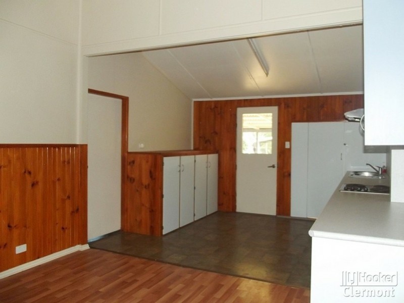 25 Kitchener Street, Clermont QLD 4721