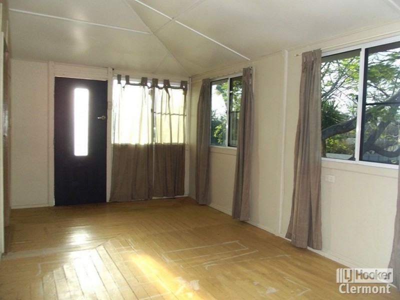 25 Kitchener Street, Clermont QLD 4721