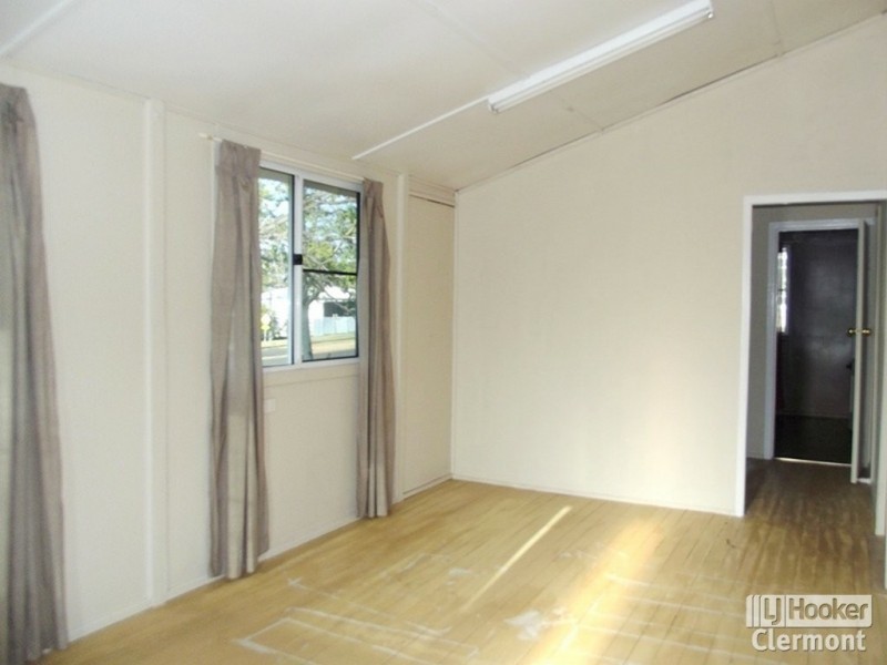 25 Kitchener Street, Clermont QLD 4721