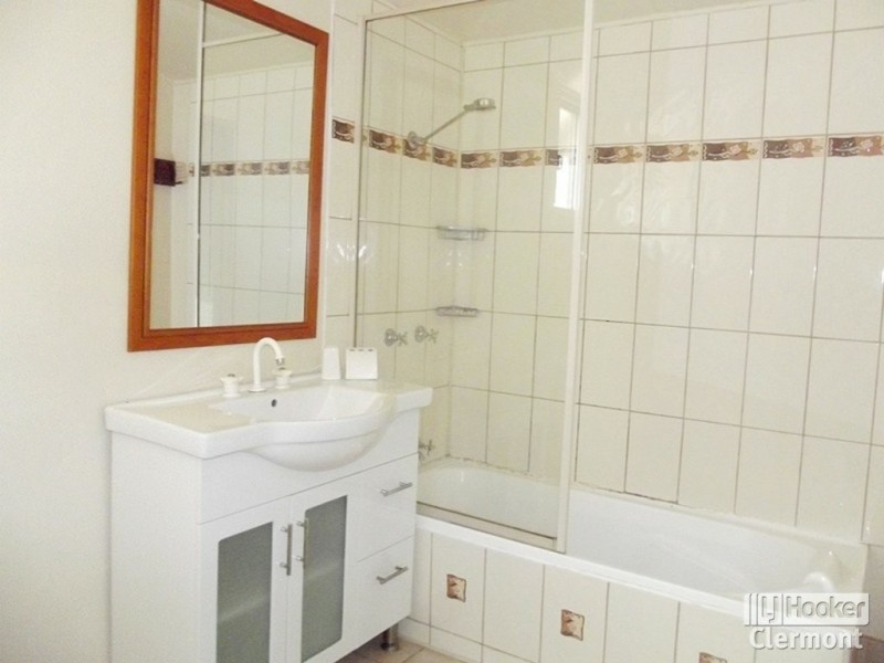 25 Kitchener Street, Clermont QLD 4721