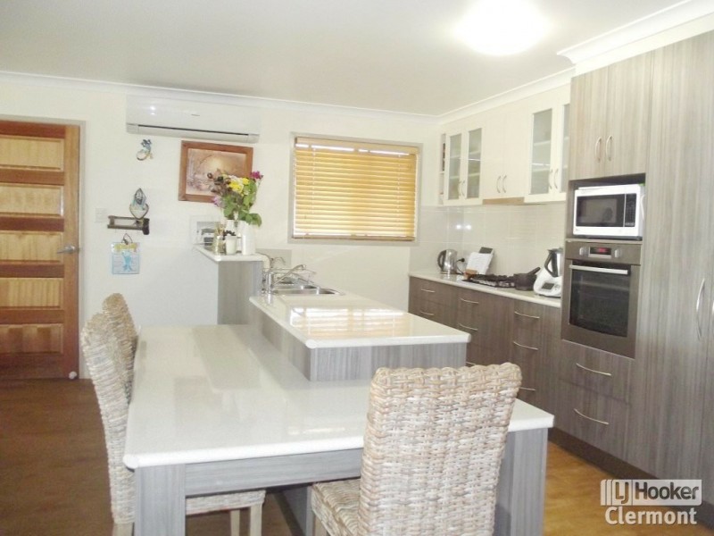 8A Playfair Street, Clermont QLD 4721