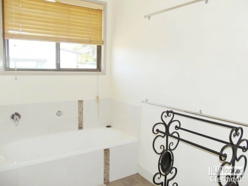 8A Playfair Street, Clermont QLD 4721