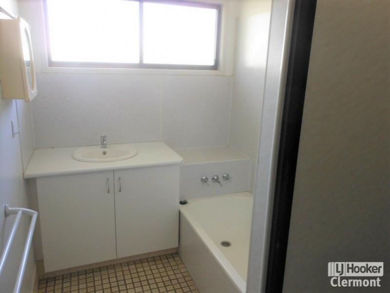 9 Athol Court, Clermont QLD 4721