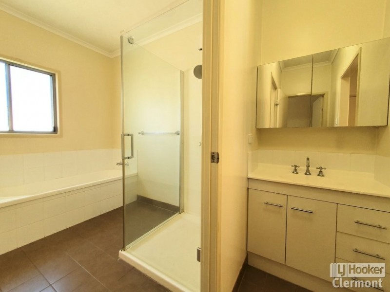 6 Daintree Street, Clermont QLD 4721