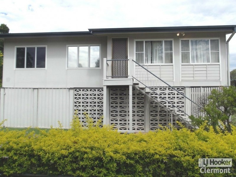 12 East Street, Clermont QLD 4721