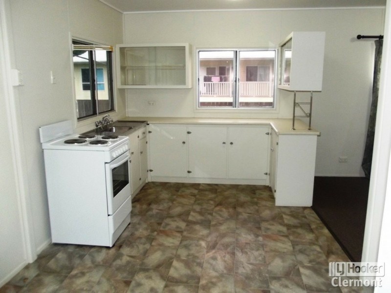 12 East Street, Clermont QLD 4721