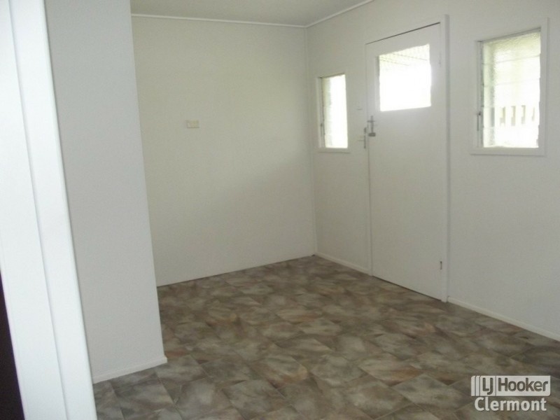 12 East Street, Clermont QLD 4721