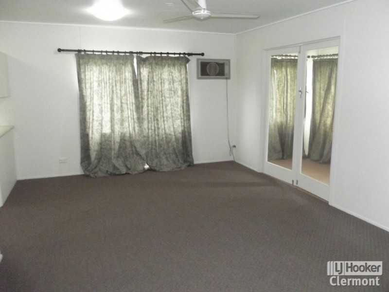 12 East Street, Clermont QLD 4721