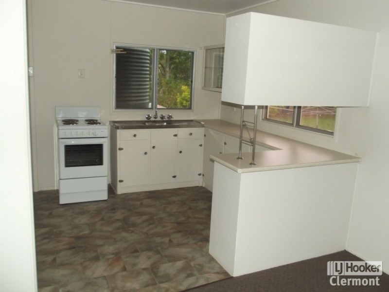 12 East Street, Clermont QLD 4721