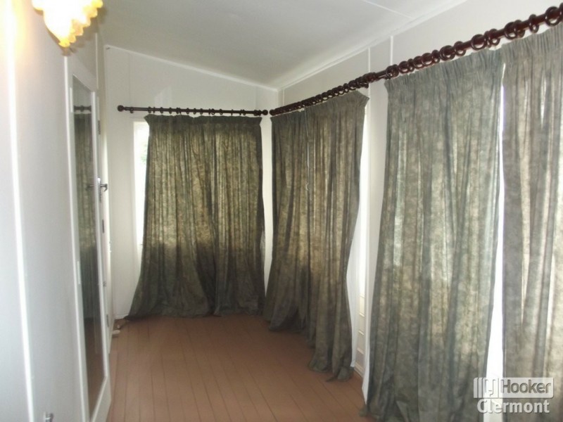 12 East Street, Clermont QLD 4721