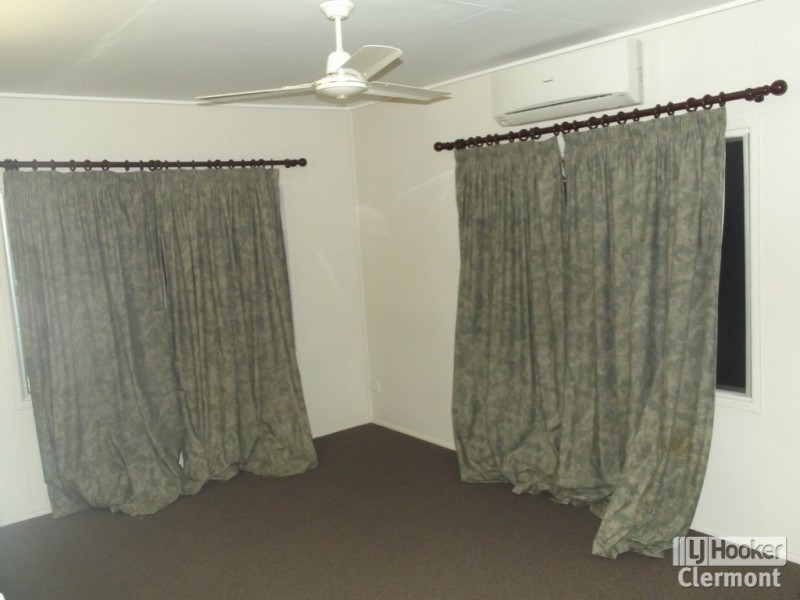 12 East Street, Clermont QLD 4721