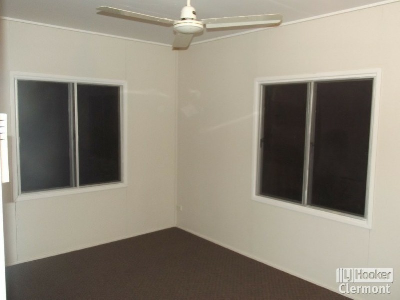 12 East Street, Clermont QLD 4721