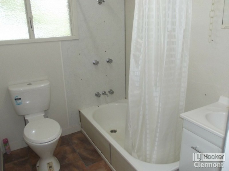 12 East Street, Clermont QLD 4721