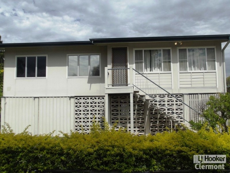 12 East Street, Clermont QLD 4721