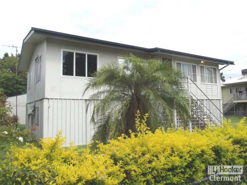 12 East Street, Clermont QLD 4721