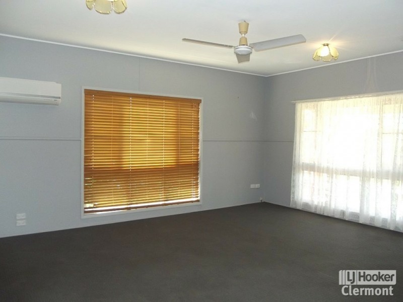 10 Mclean Street, Capella QLD 4723