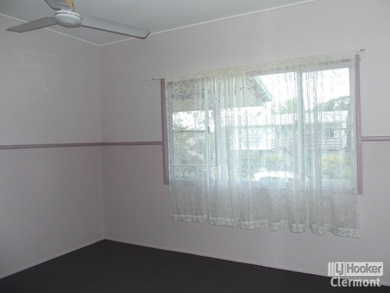 10 Mclean Street, Capella QLD 4723