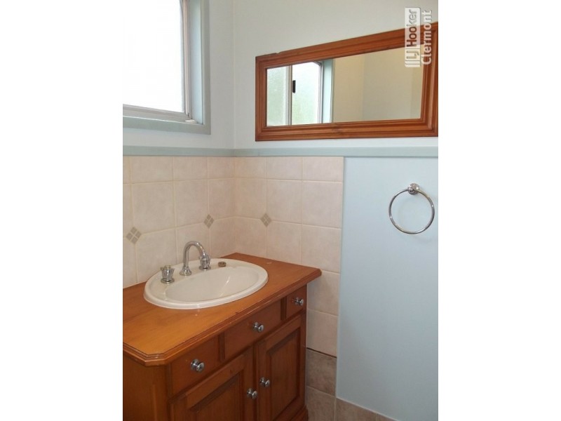 10 Mclean Street, Capella QLD 4723