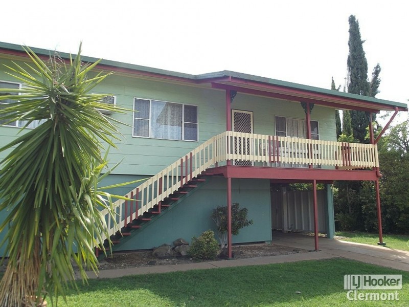 10 Mclean Street, Capella QLD 4723