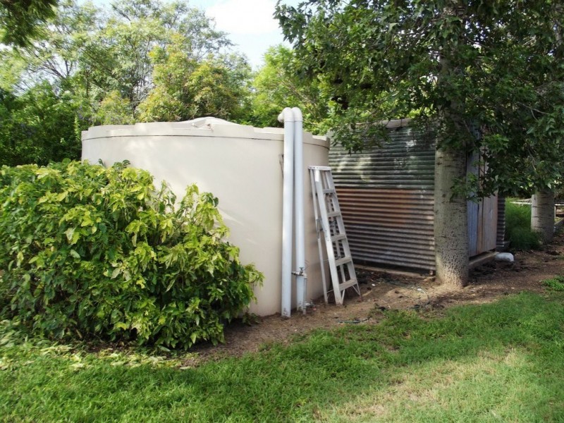 8 Melrose Drive, Clermont QLD 4721