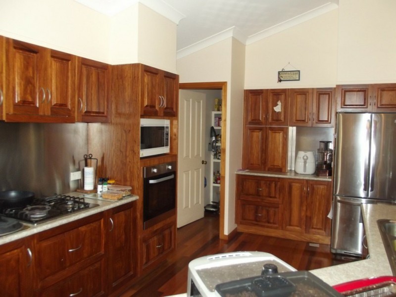 8 Melrose Drive, Clermont QLD 4721